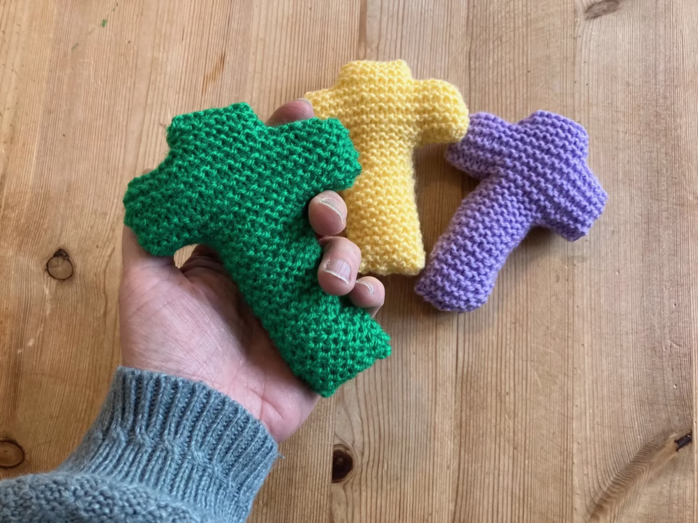 Knitted Holding Cross - Image 2